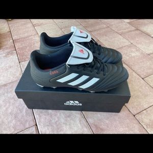 Boy soccer shoes Adidas sz 6.5 COPA 17.4